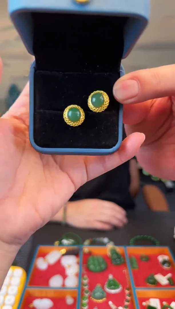 未镶嵌和田玉耳饰圆形蛋面