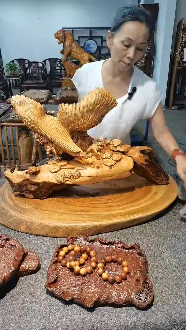 木崖柏，鹰摆件，手工雕刻，