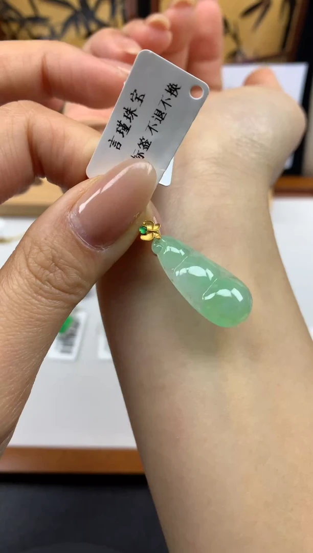 颈饰18K金镶嵌翡翠1