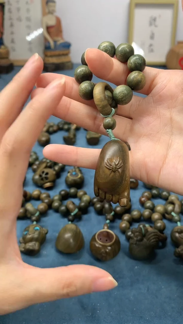 【闪购商品】维腊木（绿檀）把件知足常乐 盘玩件