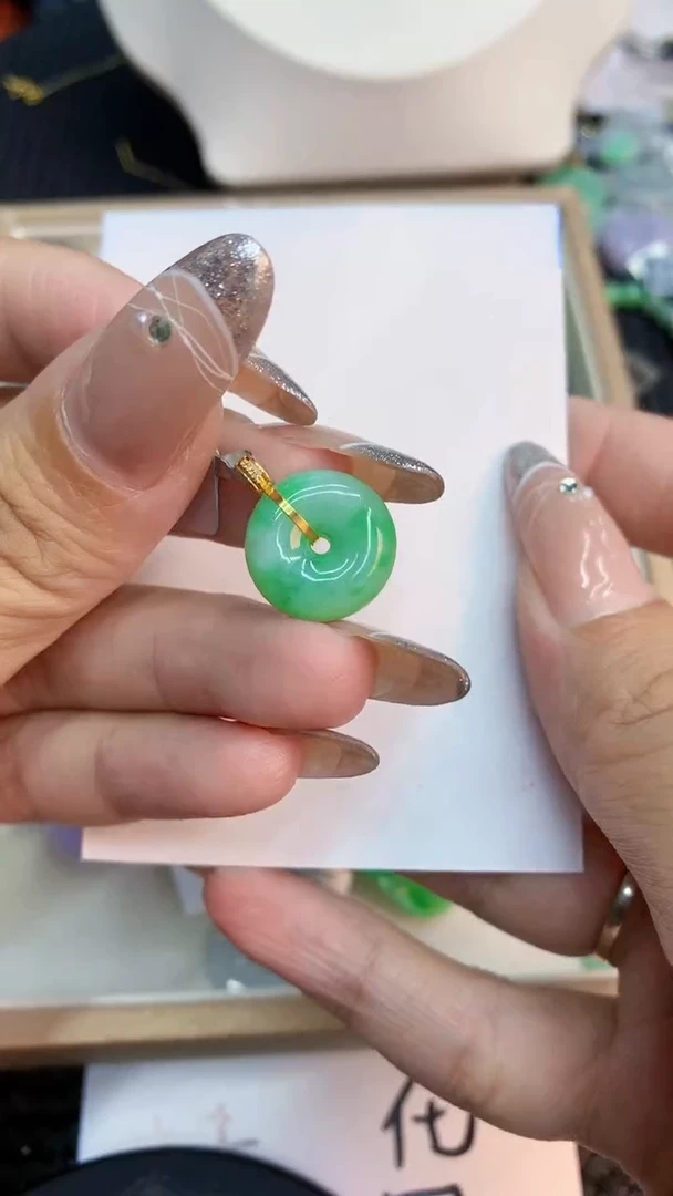 颈饰18K金镶嵌翡翠1