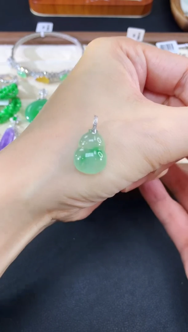 吊坠(不含链)18K金镶嵌翡翠52|1980