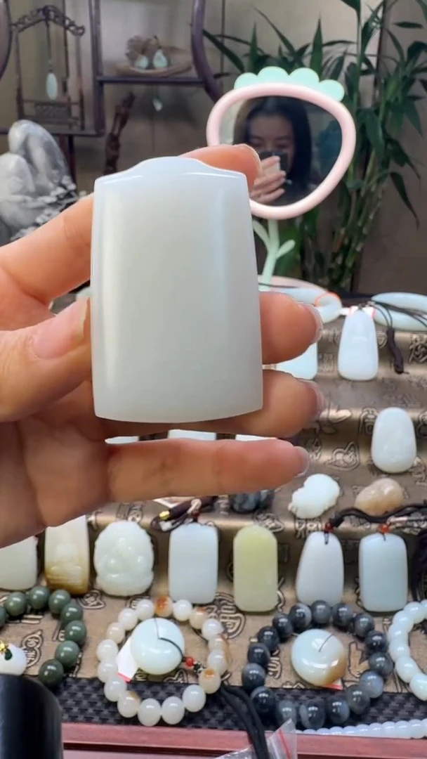 颈饰未镶嵌和田玉且末白玉无事牌