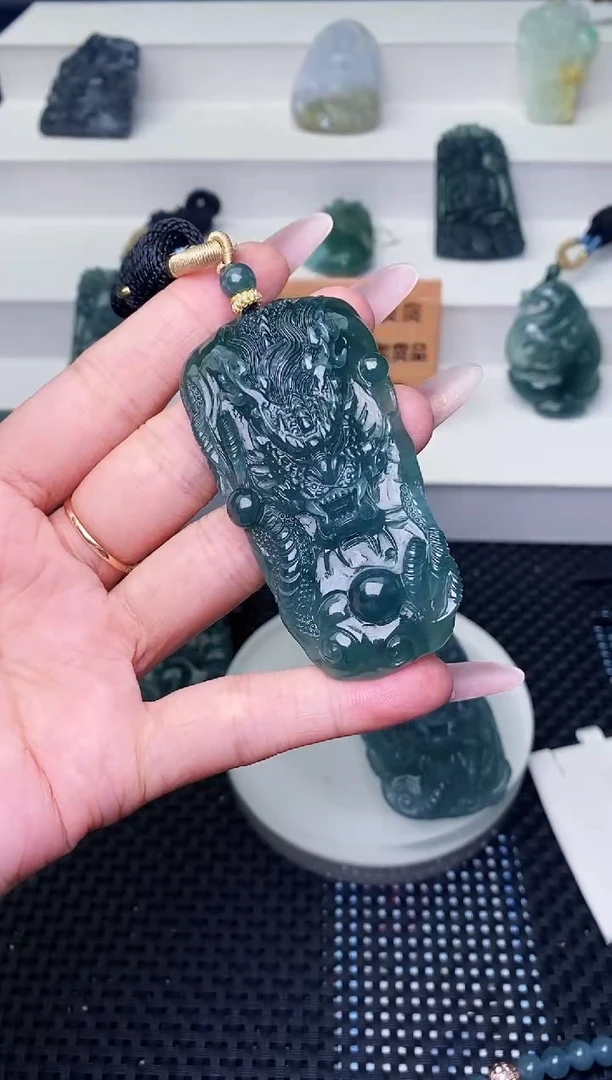 颈饰未镶嵌翡翠