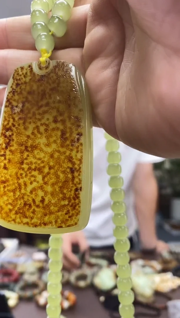 透闪石质玉未镶嵌颈饰多样式发货随机发一