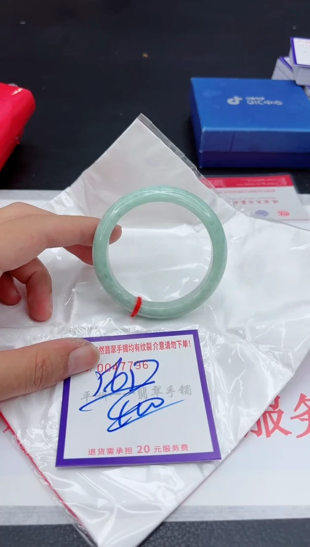 翡翠手镯未镶嵌1