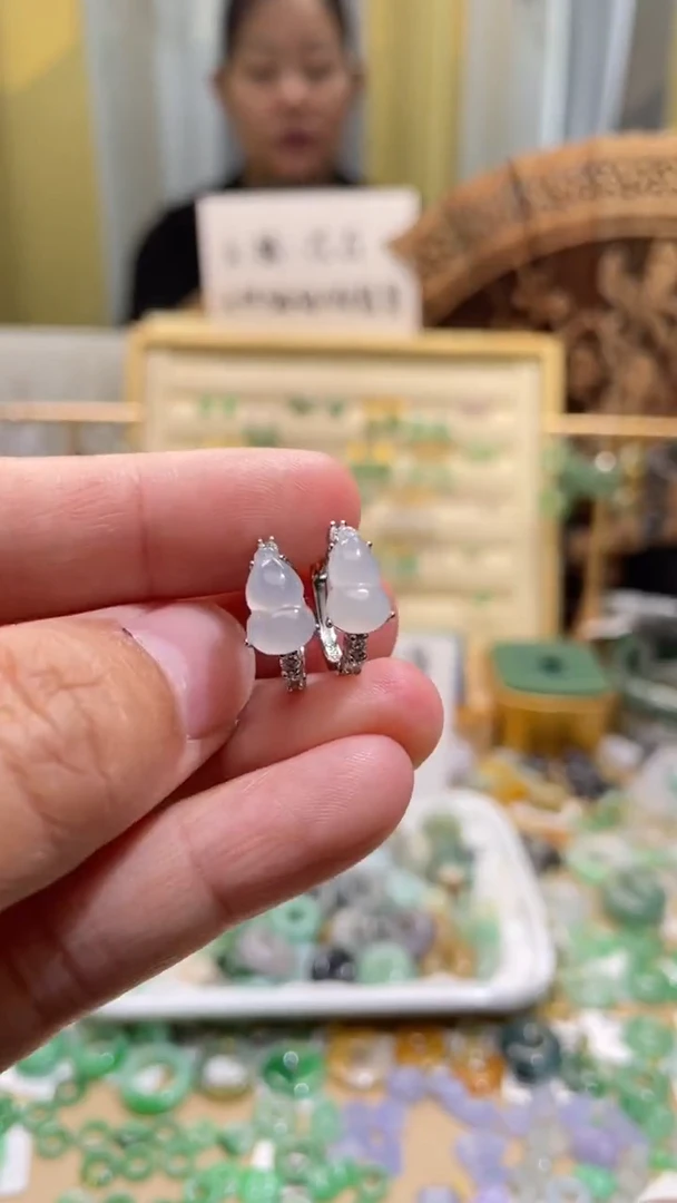 颈饰未镶嵌翡翠葫芦耳包一对