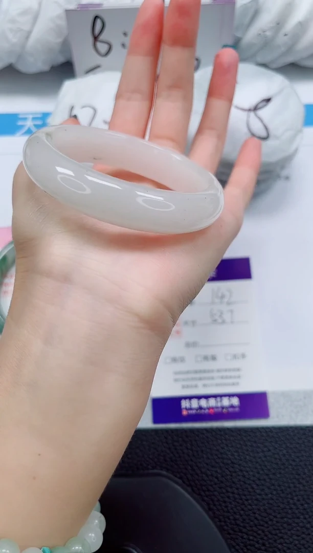 未镶嵌手镯石英质玉142-53/54