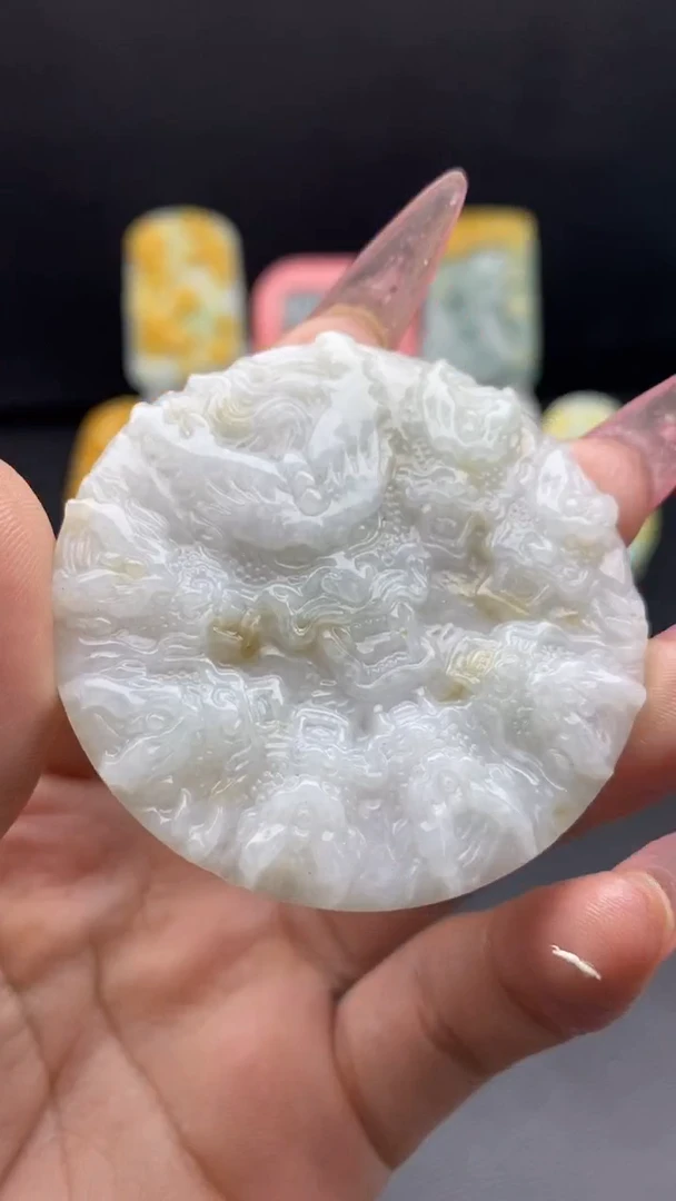 翡翠未镶嵌颈饰挂件