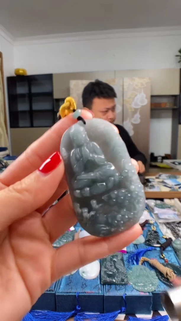 颈饰未镶嵌翡翠 多样性发其一