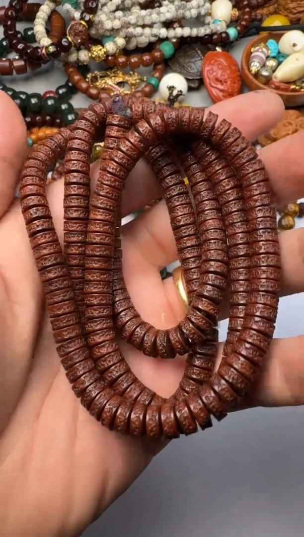 木质类文玩实心鼠108手串