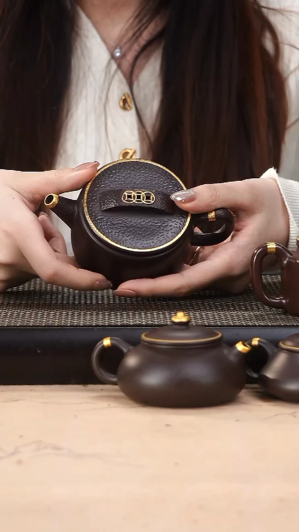 茶壶紫砂四号井茄皮紫泥描金锤纹汉瓦180cc