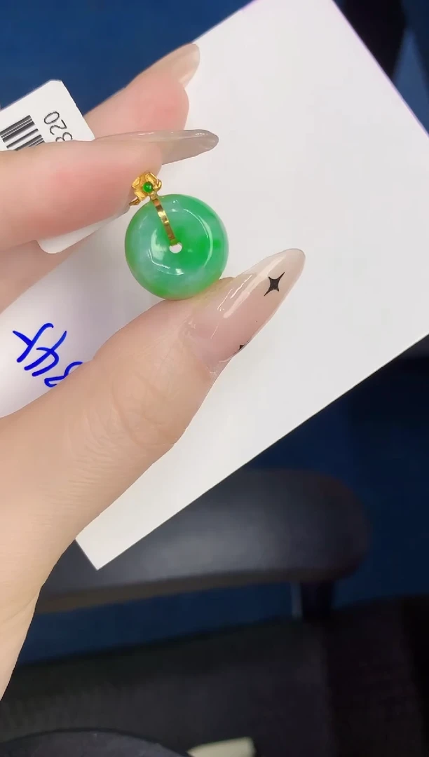 颈饰18K金镶嵌翡翠缅甸天然翡翠A货