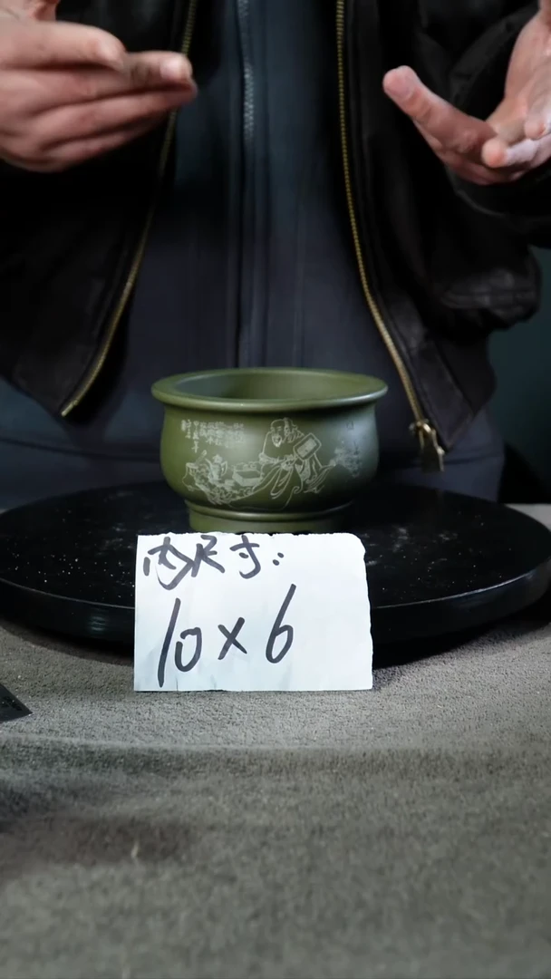 A宜兴紫砂小花盆