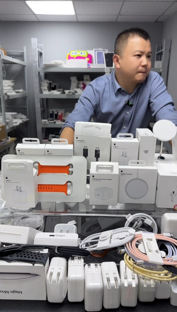 未拆封悄**过苹果15双C线加20W充电