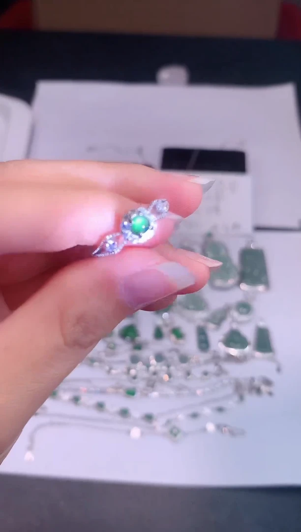 颈饰未镶嵌翡翠0芹0翡翠珠宝244