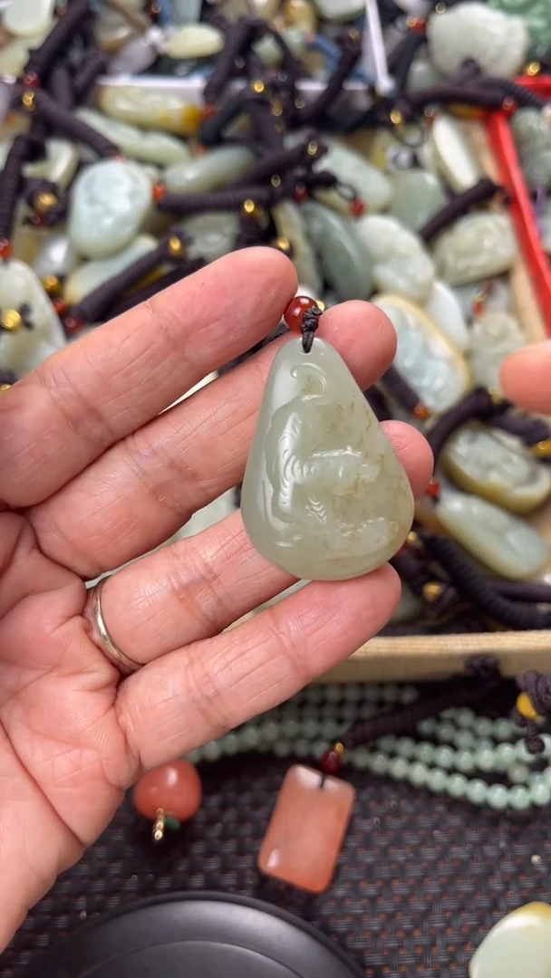 【闪购商品】和田玉颈饰未镶嵌多样性发货没有证书拍一发一有瑕