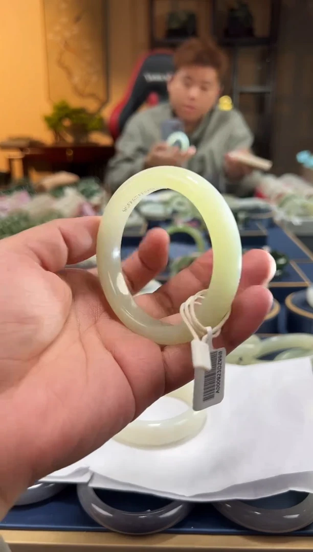 【闪购商品】和田玉手镯未镶嵌和田玉手镯