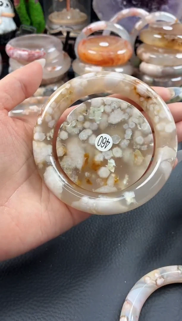 未镶嵌手镯（圆镯）石英质玉60