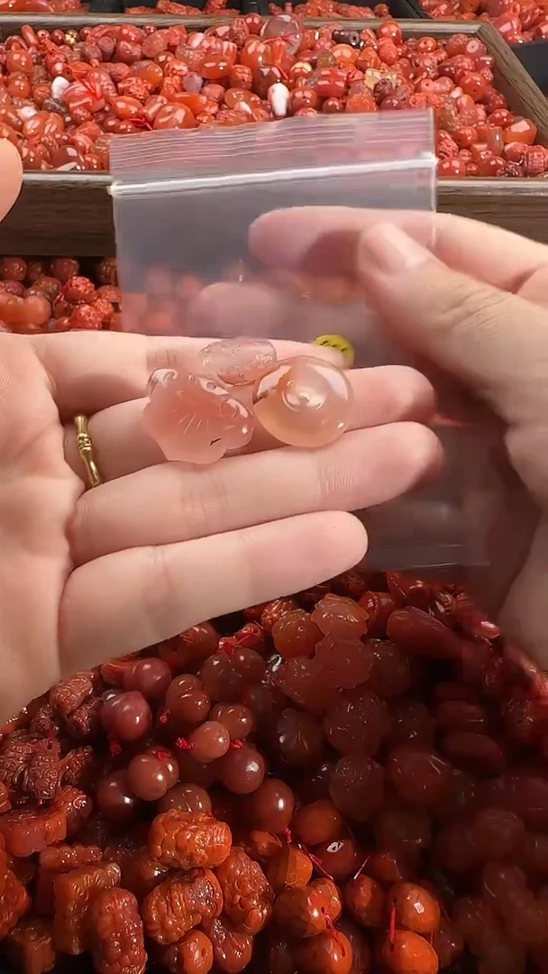 颈饰未镶嵌南红玛瑙1