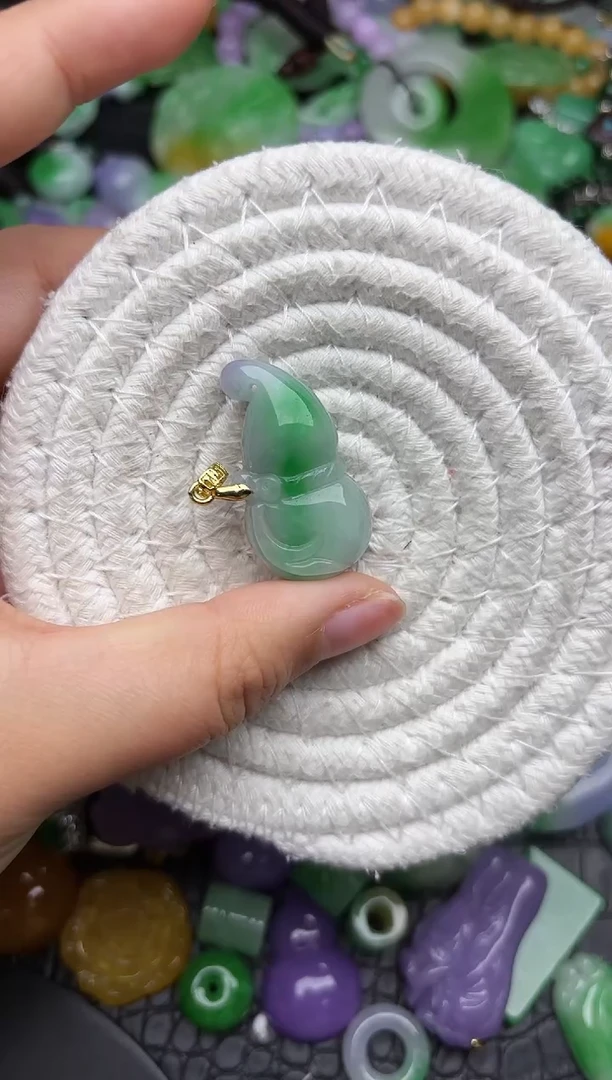 颈饰未镶嵌翡翠缅甸翡翠吊坠