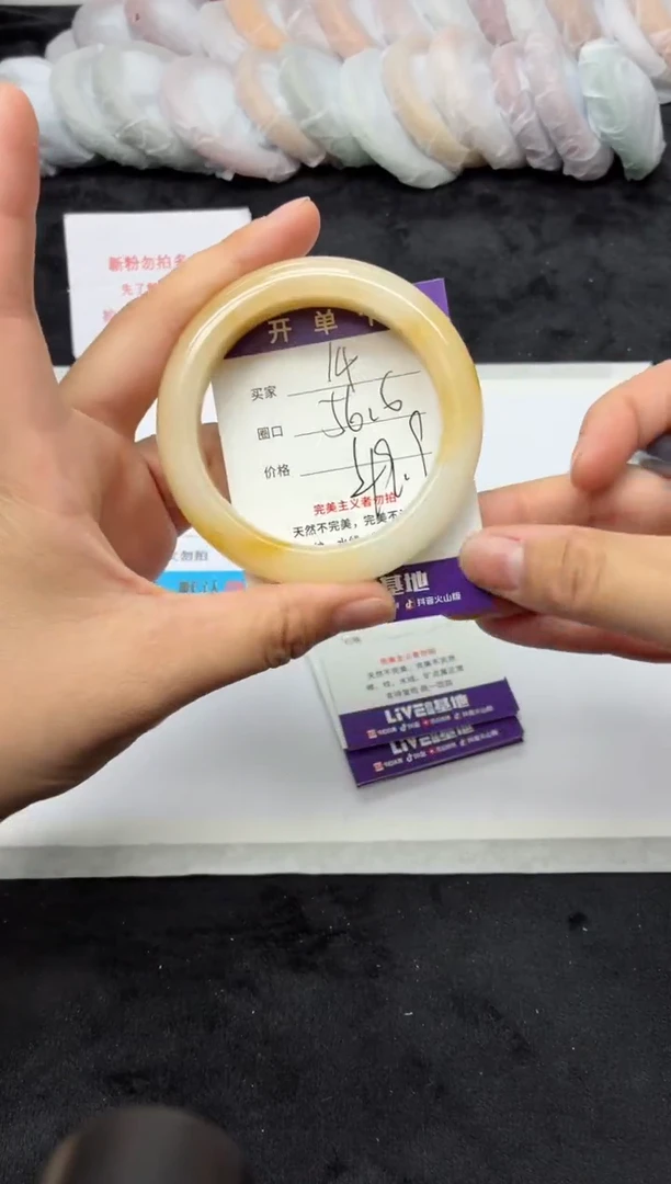 未镶嵌手镯石英质玉14