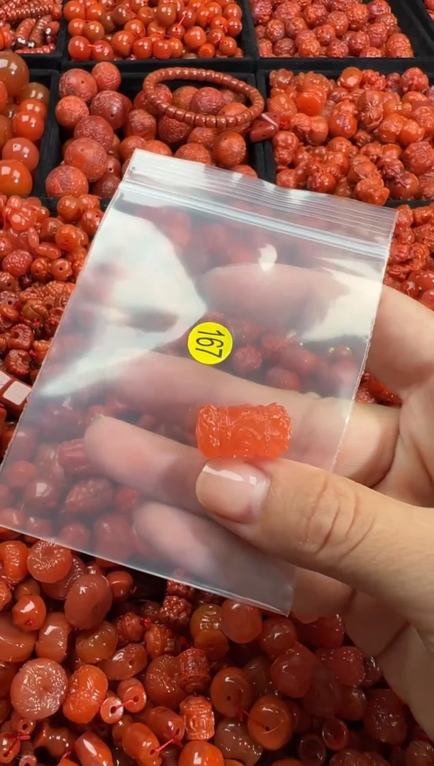 南红玛瑙未镶嵌颈饰1