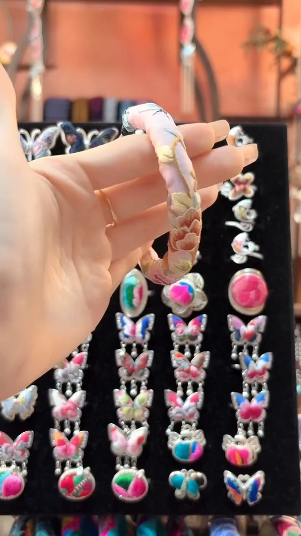 织绣?****?云织谣民族风精美饰品   170+珠珠+流苏