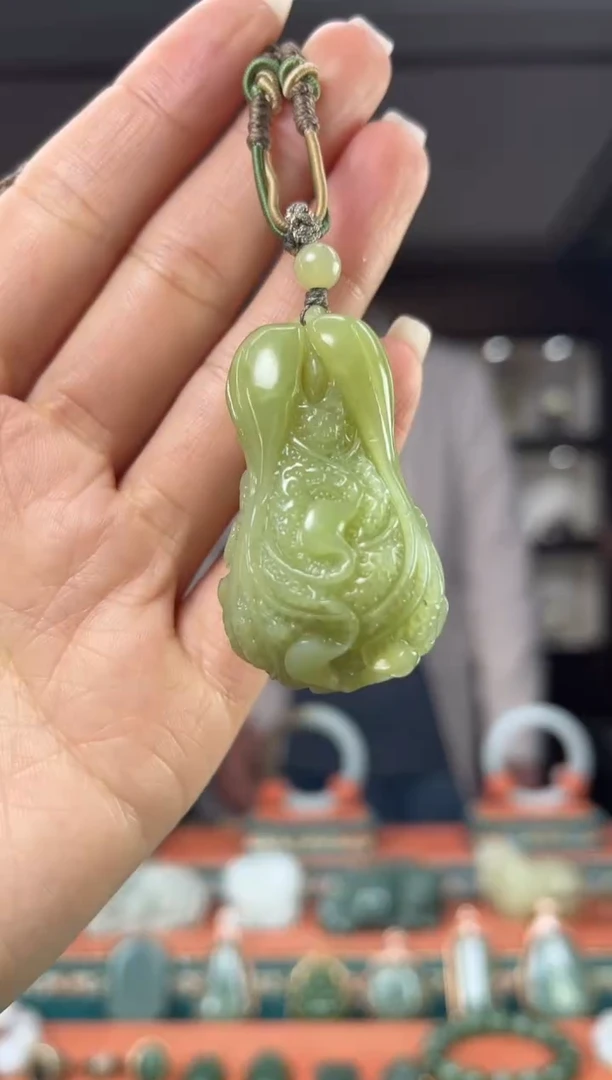 颈饰未镶嵌和田玉佩佩