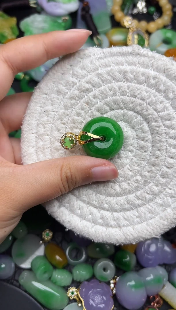 颈饰未镶嵌翡翠缅甸翡翠吊坠