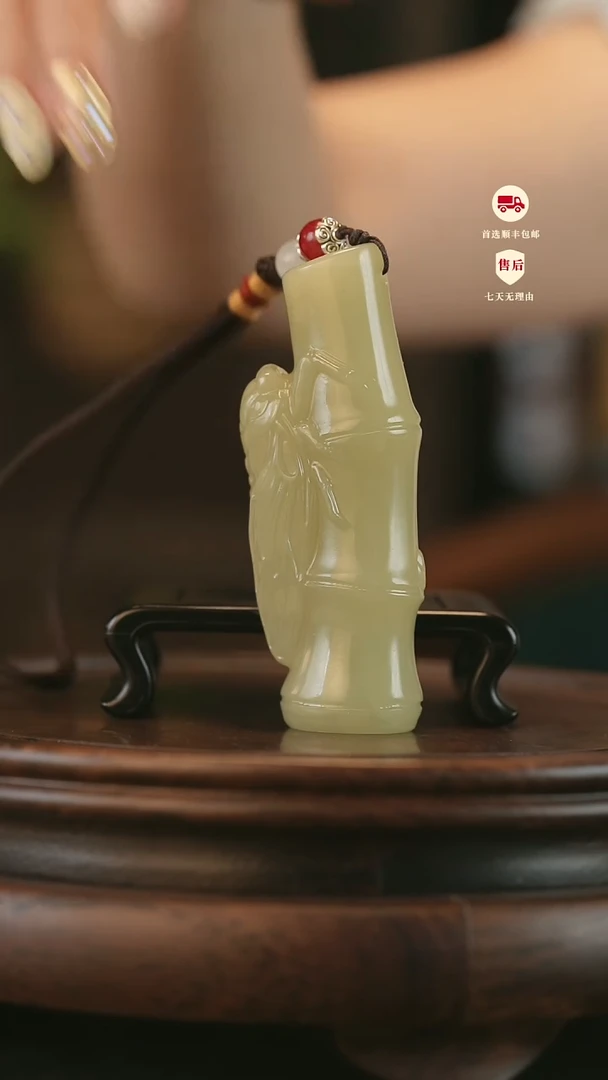 云南石竹叶青雕刻：知足常乐