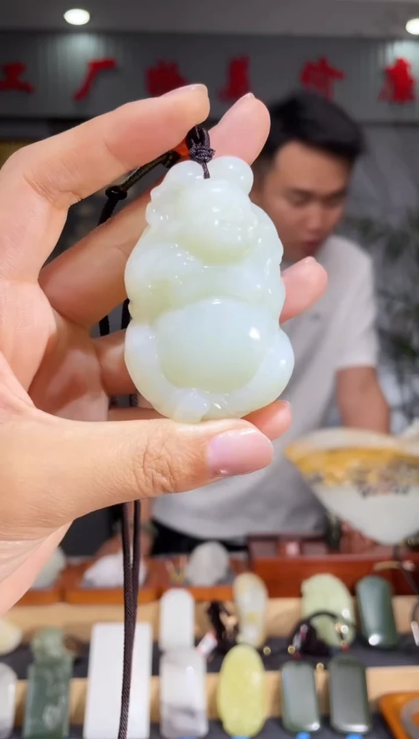 和田玉未镶嵌颈饰1