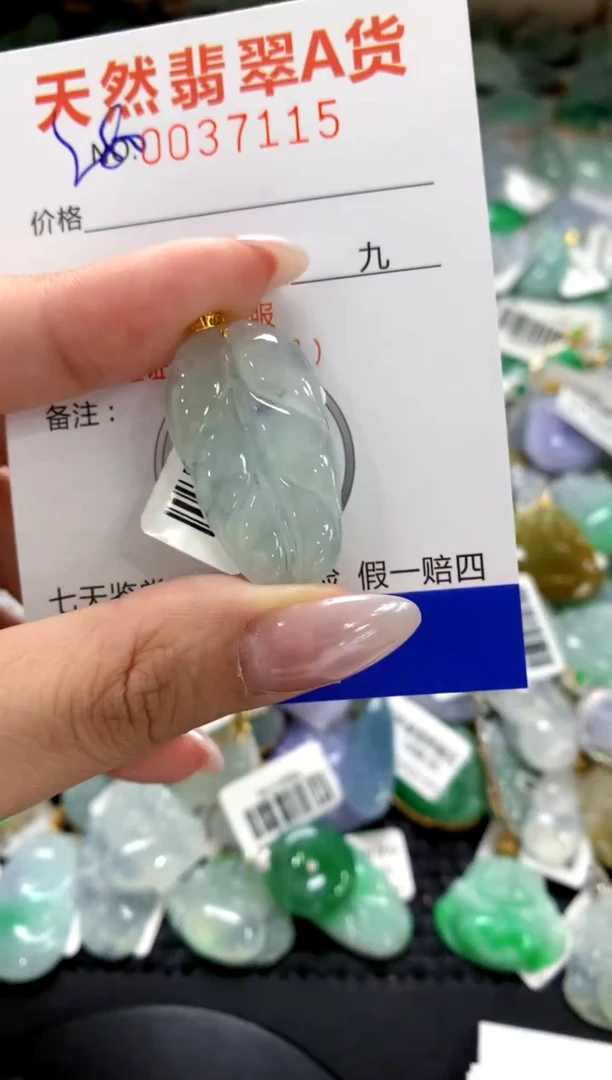 颈饰18K金镶嵌翡翠1111111111111111
