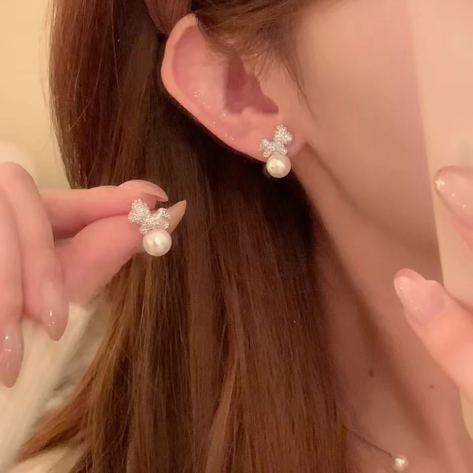 铜合金锆石耳饰 秋冬气质闪锆小马珍珠耳环女精致马年耳饰耳针