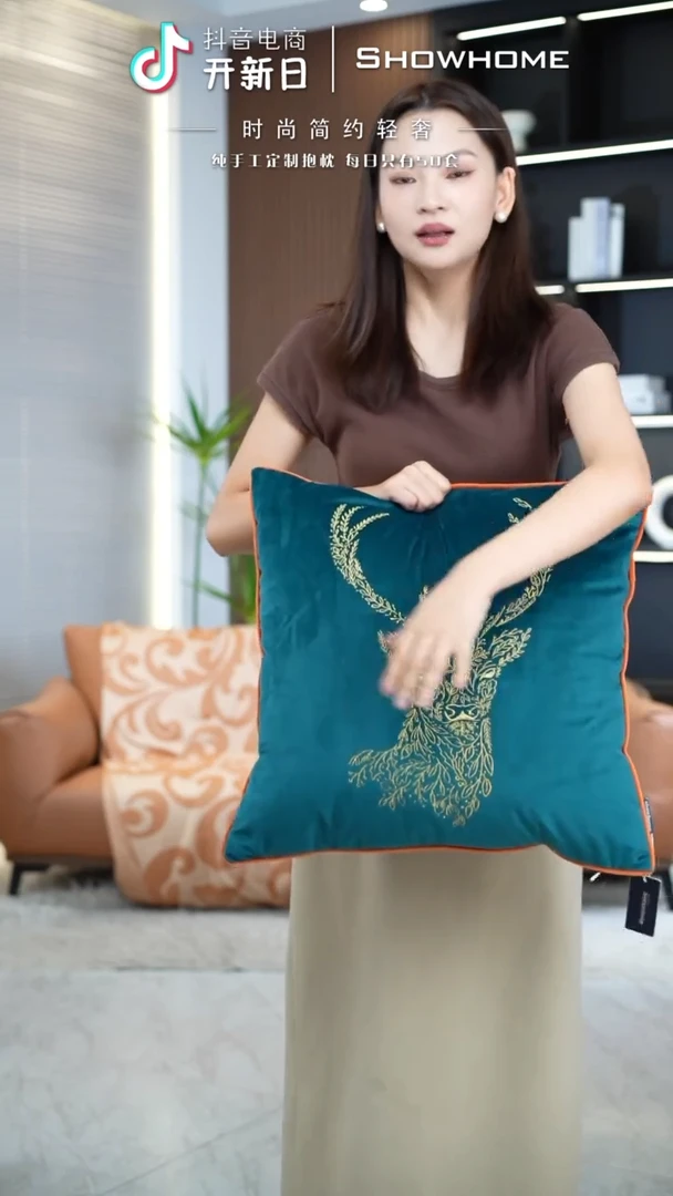 刺绣麋鹿蓝绿色50X50带芯