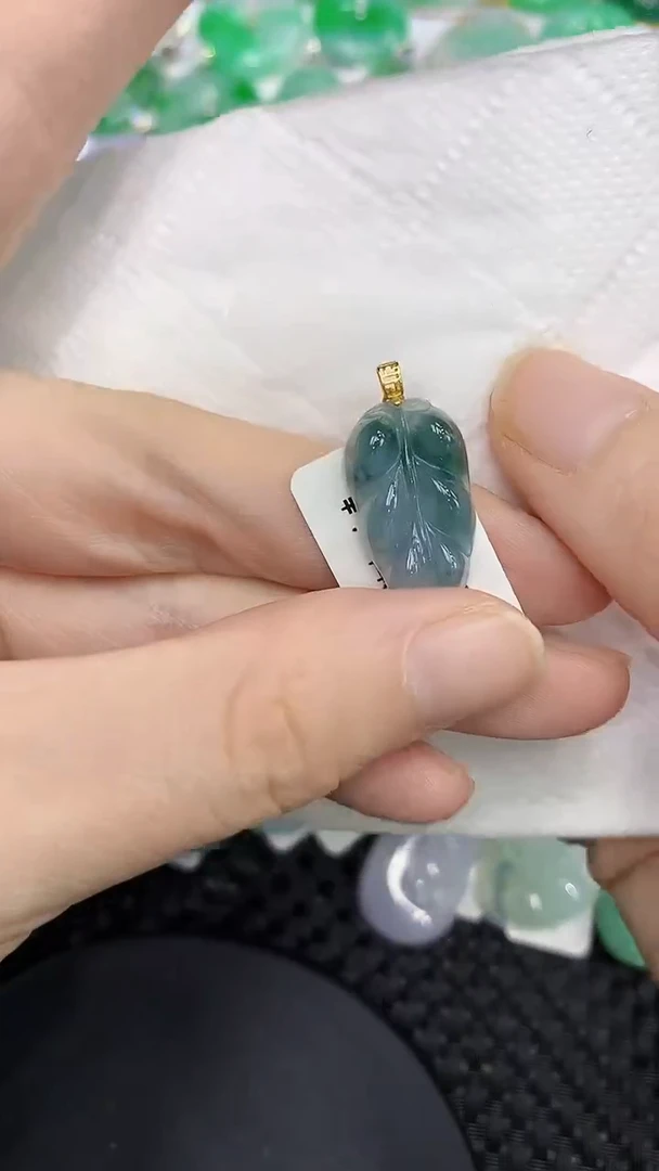 颈饰18K金镶嵌翡翠1111111111111