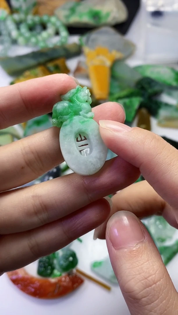 颈饰未镶嵌翡翠小*头086天然翡翠