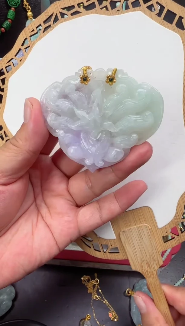 颈饰未镶嵌翡翠吊坠