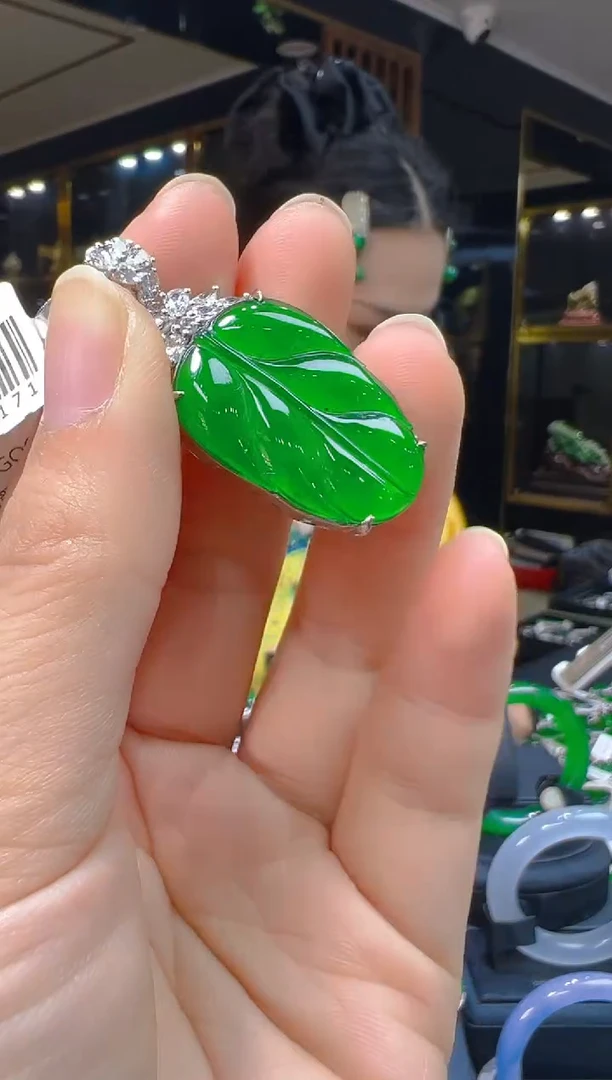 吊坠(赠链)银S925镶嵌翡翠059(多样性发货发其一)