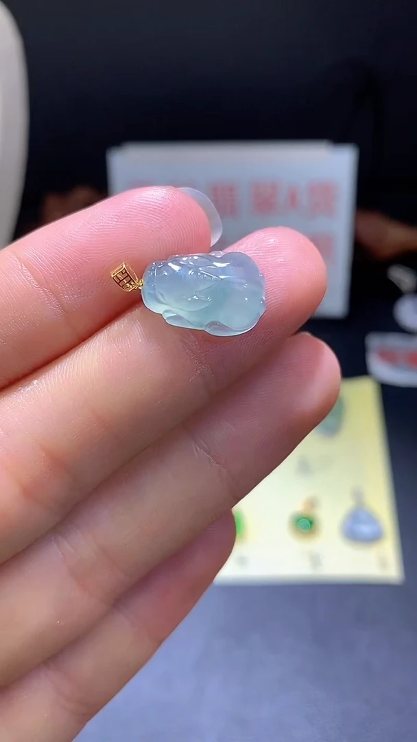 翡翠18K金镶嵌颈饰翡翠吊坠