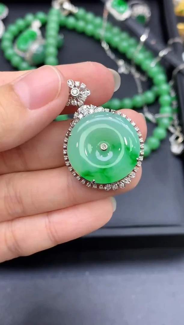 颈饰18K金镶嵌翡翠752-中国好珍宝