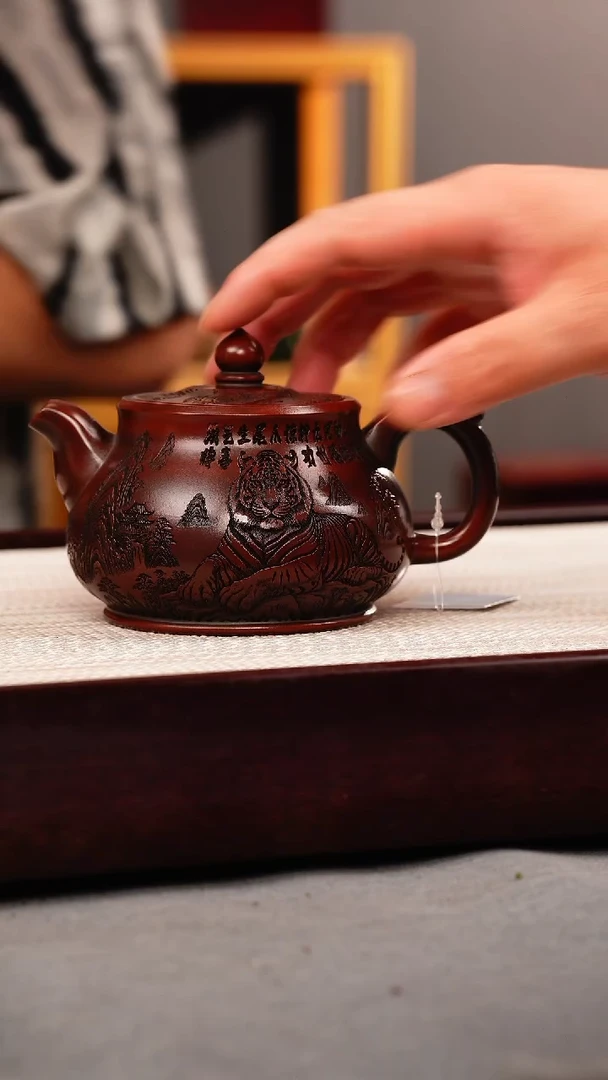 茶壶紫砂铁皮石红 佛莲 刻虎