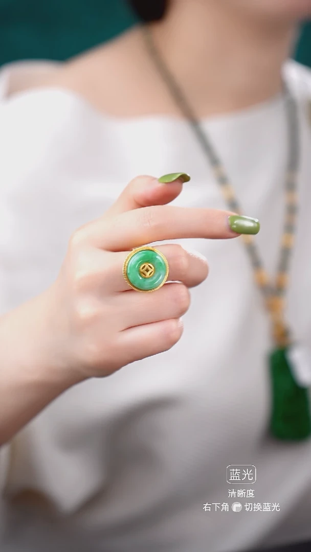 颈饰未镶嵌翡翠戒指