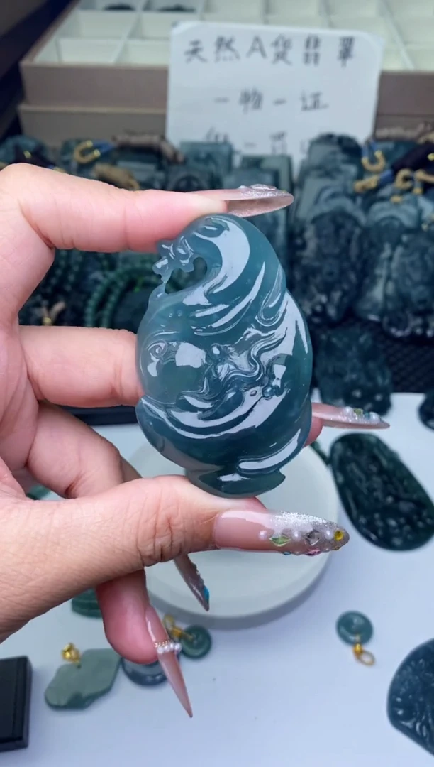 颈饰未镶嵌翡翠