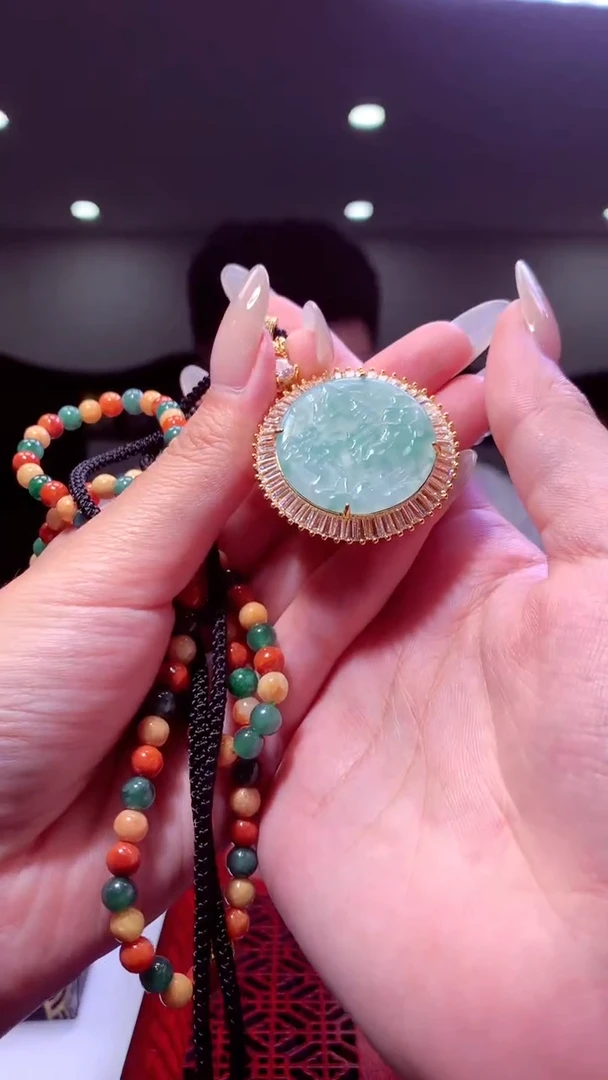 颈饰未镶嵌翡翠天然翡翠（拍一发一)