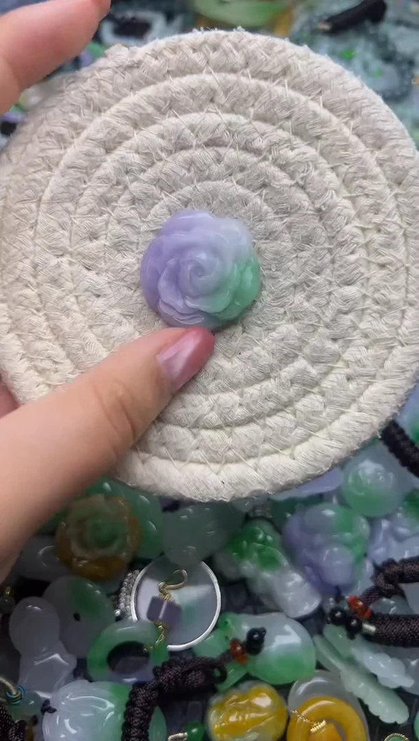 颈饰未镶嵌翡翠天然缅甸翡翠吊坠