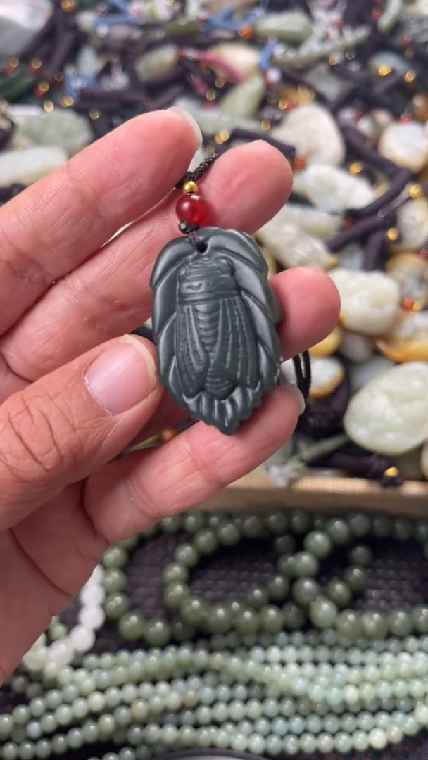 【闪购商品】和田玉颈饰未镶嵌多样性发货没有证书，拍一发一.有瑕