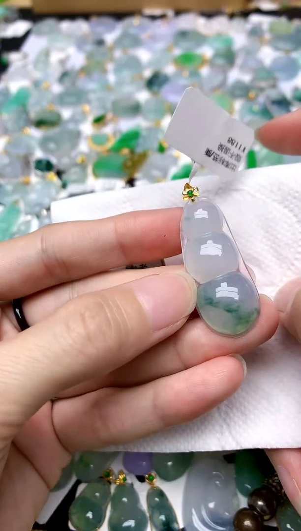 颈饰18K金镶嵌翡翠天然A货翡翠