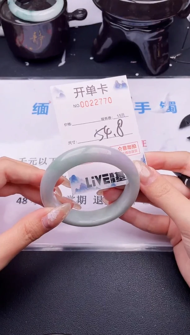 翡翠手镯未镶嵌拍哪个图片就是发哪个70