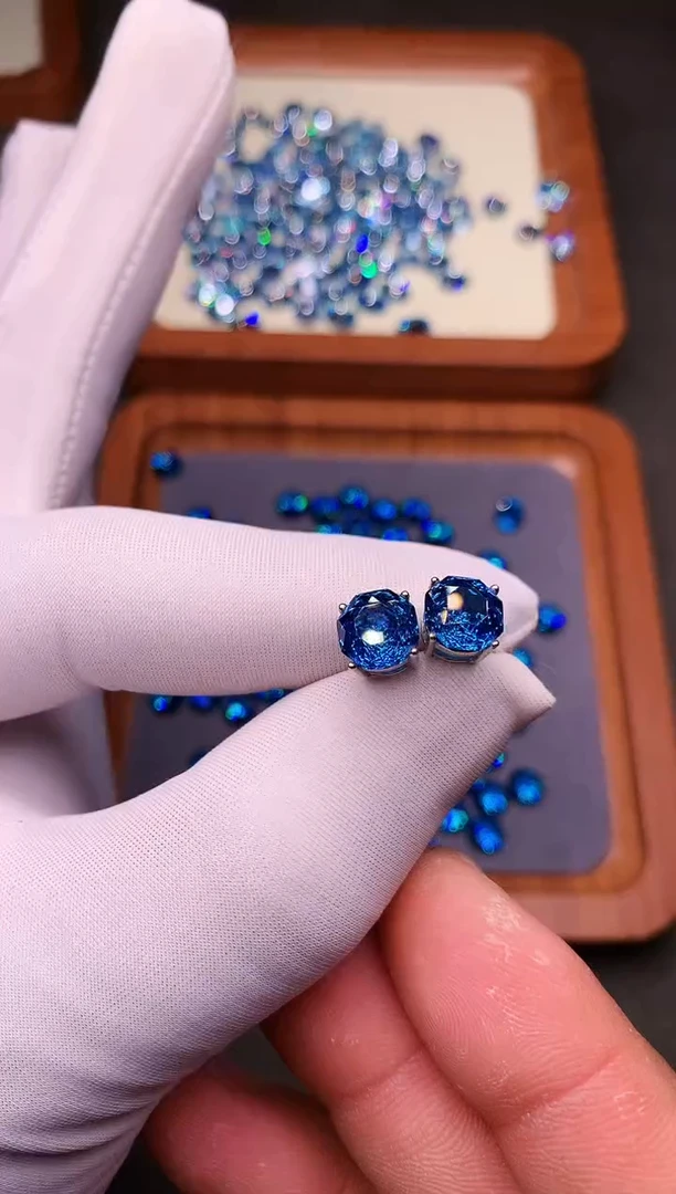 银S925镶嵌耳饰托帕石····